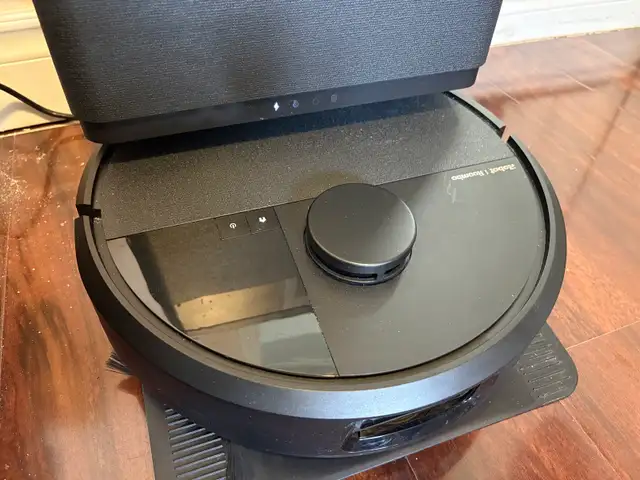 Roomba 505 Robot Vacuum and Mop in Vacuums in City of Toronto - Image 8