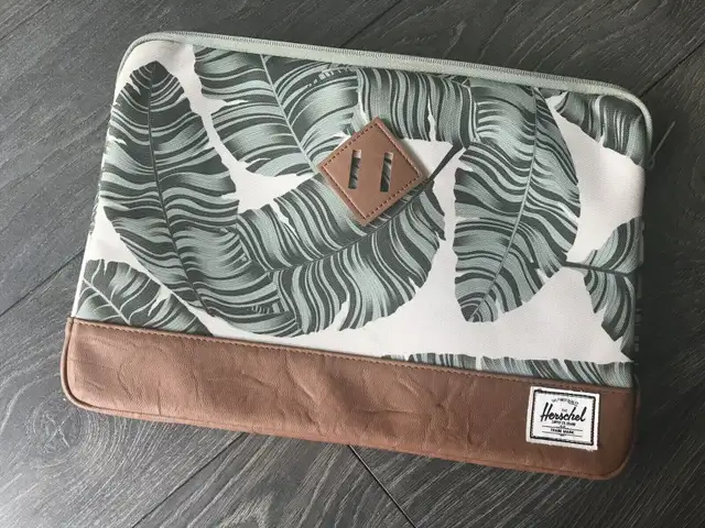 Herschel Laptop Case / Cover in Laptop Accessories in Markham / York Region - Image 2