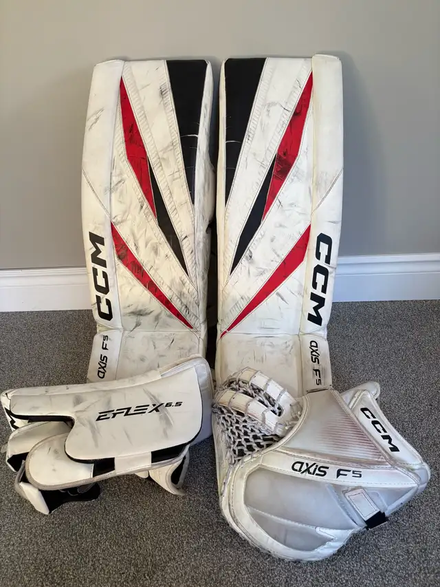 CCM Axis F5 Goalie Equipment Set 28 + 1 in Hockey in Kingston - Image 3