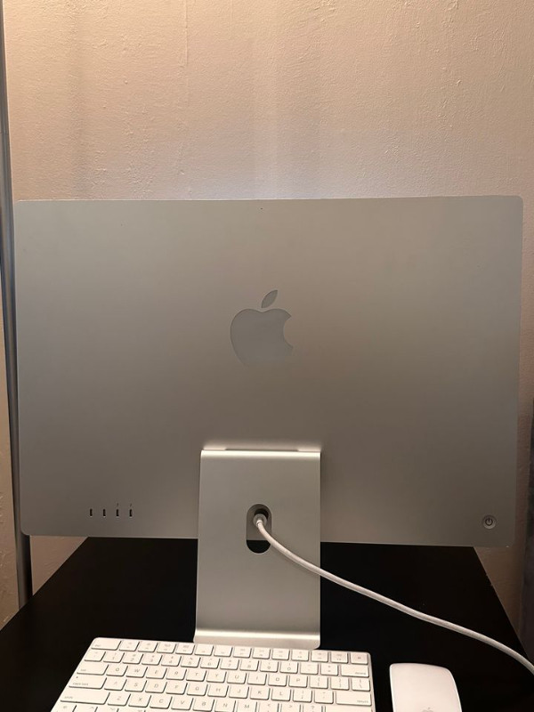 iMac (24-inch, M1, 2021)   M/ 16GB   RAM/ 1TB - Applecare+ in Desktop Computers in City of Toronto - Image 3