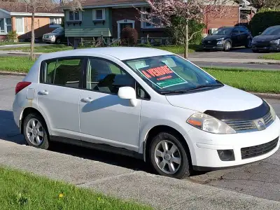 Versa sl 2009 5 portes. Moteur et transmission en très bon état, intérieur très propre. 215 000 km....