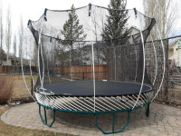 Large round 12 ft Springfree trampoline