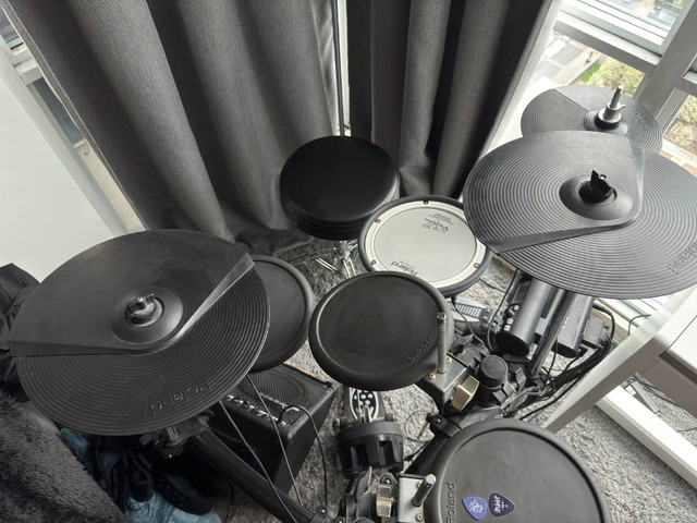Roland V-Drums TD4 electronic drum kit in Drums & Percussion in City of Toronto - Image 2