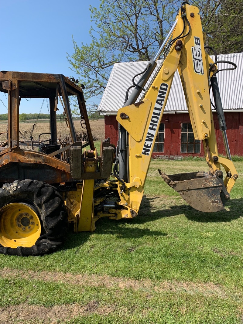 New Holland backhoe B95 Heavy Equipment Windsor Region Kijiji
