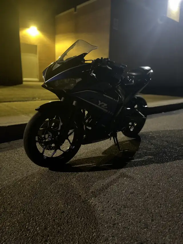 2015 Yamaha YZF-R in Sport Bikes in London - Image 8