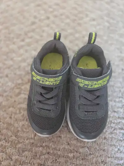 Skechers S-Lights Size 6, View more