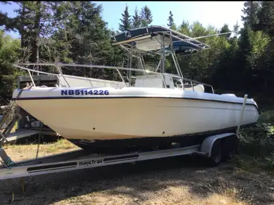 Salt water offshore series. Yamaha 2005 four stroke engine. Full marine toilet. Seats nine. Includes...