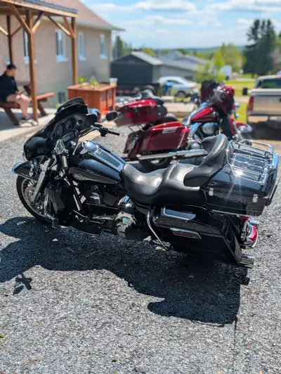 Harley Davidson. Electra glide. Flhtc. 2013. Entretien pour été fait. Rien a prévoir. Pipes Vance an...
