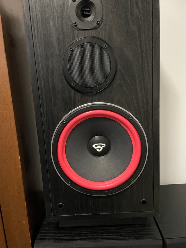 Cerwin Vega Re25 in Speakers in Trenton - Image 4