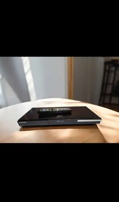 Samsung bd-c5500 blu ray player. Works like it should.Converts standard DVD video to 1080p for HD di...