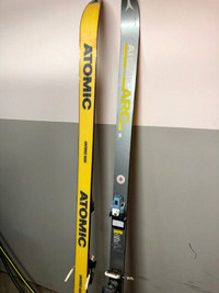 A pair of ATOMIC ARC Sintered Base Skis with bindings (183 cm)