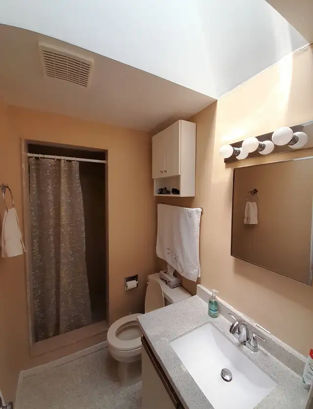Large Master Bedr_Private Bath_Convenient& Safe Area_North York in Long Term Rentals in City of Toronto - Image 7