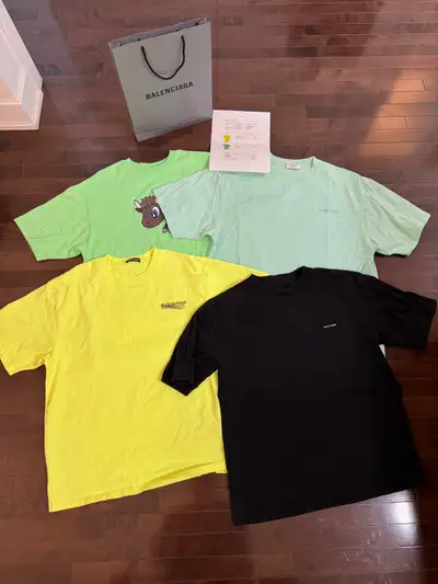 ** Lot de 4 T-Shirts Balenciaga Authentique (Size M)+ Facture **, View more
