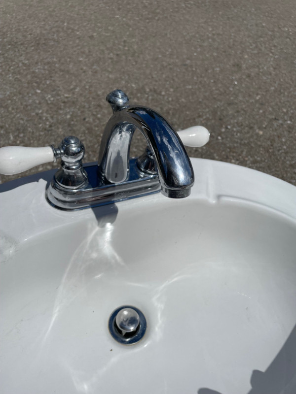Sink with Faucet in Plumbing, Sinks, Toilets & Showers in Mississauga / Peel Region - Image 3