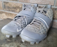 NIKE Cleats 