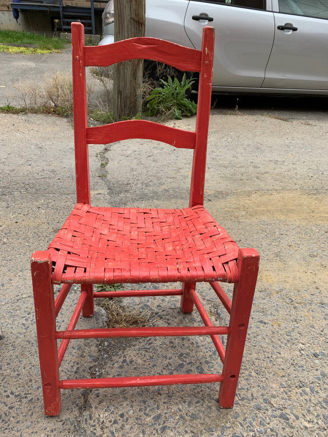 4 chaises antiques dans Chaises, Fauteuils inclinables  à Ville de Montréal - Image 3