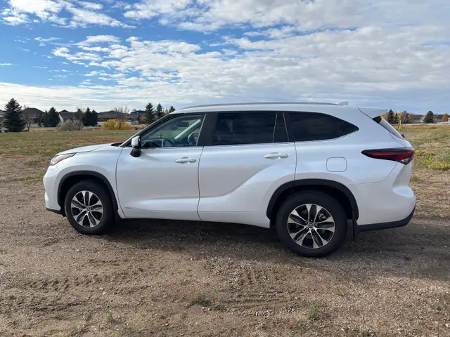2026 Toyota Highlander XLE Hybrid 