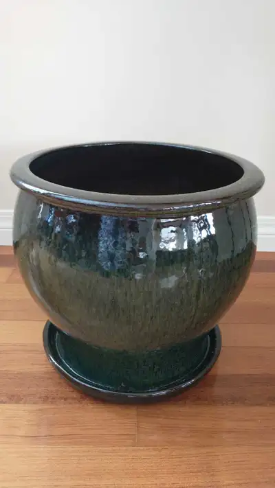 Home indoor ceramic planter, it is a 11in tall, 12in round. $35
