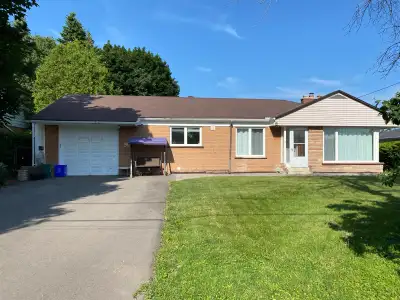 This independent three-bedroom bungalow is located in the centre of Whitby.Life is convenient. withi...