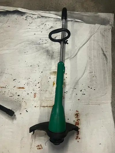 Weedeater electric lawn trimmer