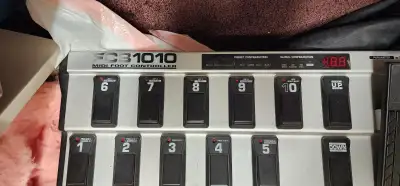 Selling Behringer Midi Foot Controler. It was used but it's in excellent cosmetic and working condit...