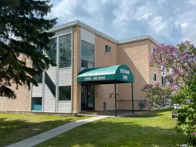 Next to NAIT 1 and 2 BD Apartment - 11926 105 St