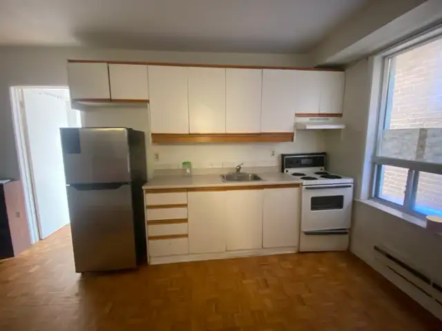 1 bed/1 bath unit near TTC Subway