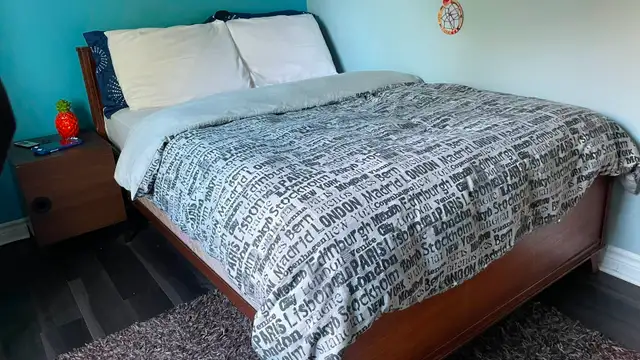Lit avec matelas et sommier in Beds & Mattresses in Longueuil / South Shore - Image 2