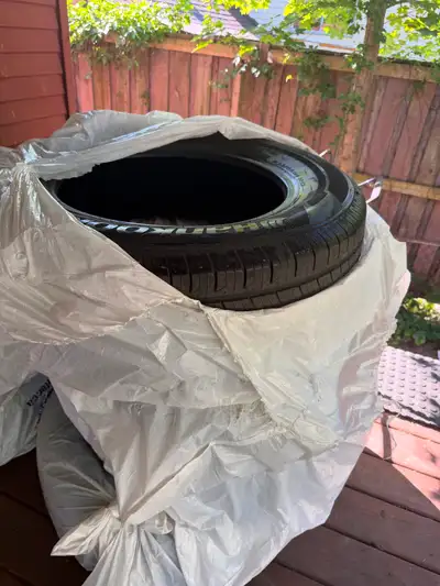 Set of 4 Summer Tires from Brand-New Honda CR-V – Like New Selling a set of summer tires removed fro...