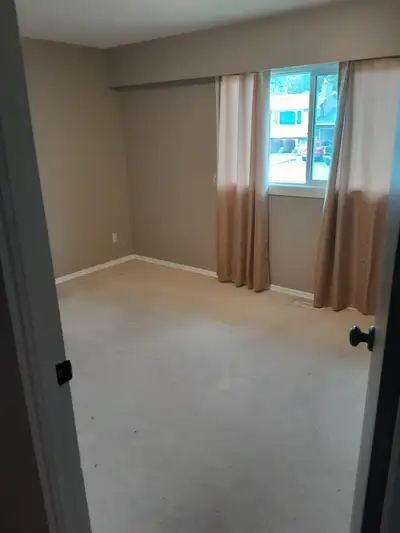 Private room for rent in a shared rental