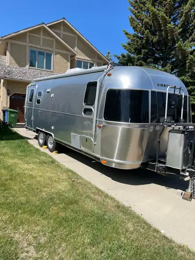 Perfect set up for those epic RV road trips. We have loved camping in our classic 25 ft front bedroo...