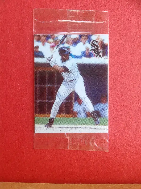 1993 Humpty Dumpty Frank Thomas #6 Baseball Card in Cello in Arts & Collectibles in Longueuil / South Shore - Image 2