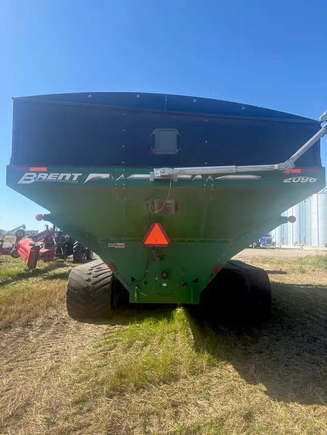 2096 Brent grain cart in Farming Equipment in Brandon - Image 6