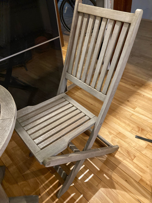 Ensemble Patio Scancom 2 chaises pliantes  + Table ronde teck dans Mobilier pour terrasse et jardin  à Ville de Montréal - Image 4