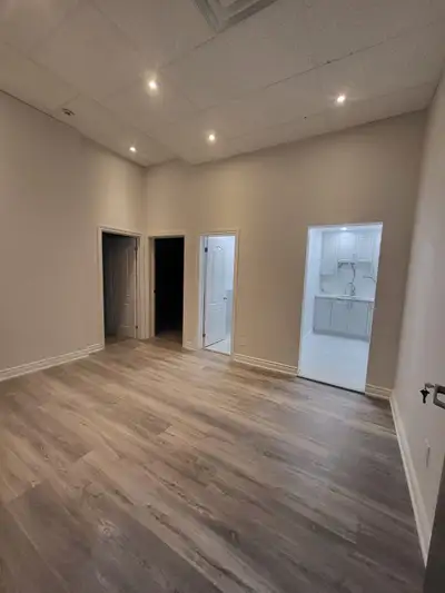 2 bedrooms and 1 washroom apartment for rent located on Main Street in Newmarket. Amenities included...