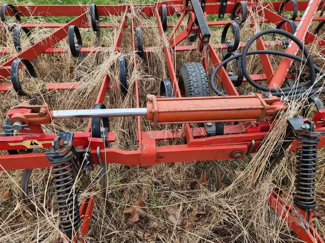 2001 Kongskilde SGB2418 Field Cultivator in Farming Equipment in Norfolk County - Image 6