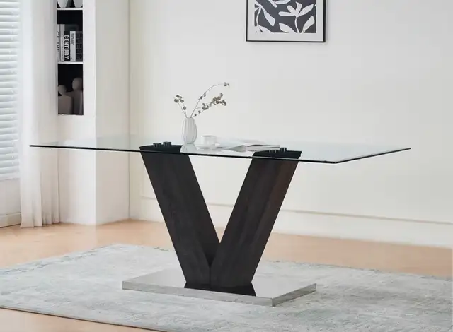 Modern Glass Dining Table and 6 Chairs in Dining Tables & Sets in City of Montréal - Image 3