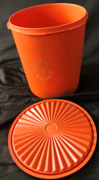 933C Vintage Tupperware Harvest Orange Canister $10.00