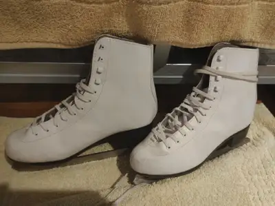 Ice skates ladies, View more