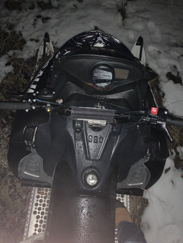 2009 Polaris 800 assault  in Snowmobiles in Quesnel - Image 2