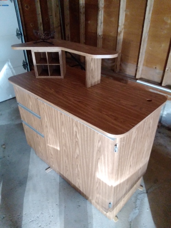 ** FREE ** Reception Desk and Round Table ** FREE ** Desks Calgary