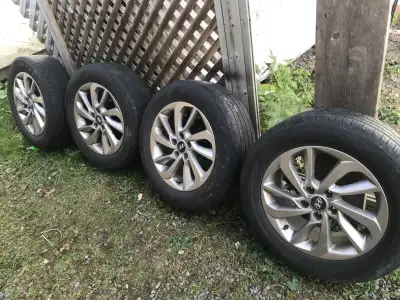 Rims are in good condition Tires are worn, I could have them removed 7.0J x 17 Came off a 2010 Hyund...