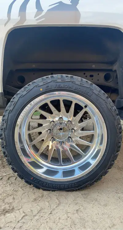 American forces morphs With basically new venom power tires maybe couple thousand kms 22/12 -51 offs...