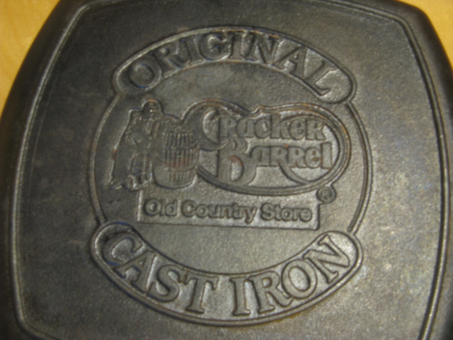 ORIGINAL CAST IRON  10 1/2" Cracker Barrel Old Country Store dans Autre  à Trois-Rivières - Image 2