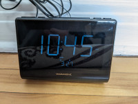 Magnasonic alarm clock FM radio with USB charging port