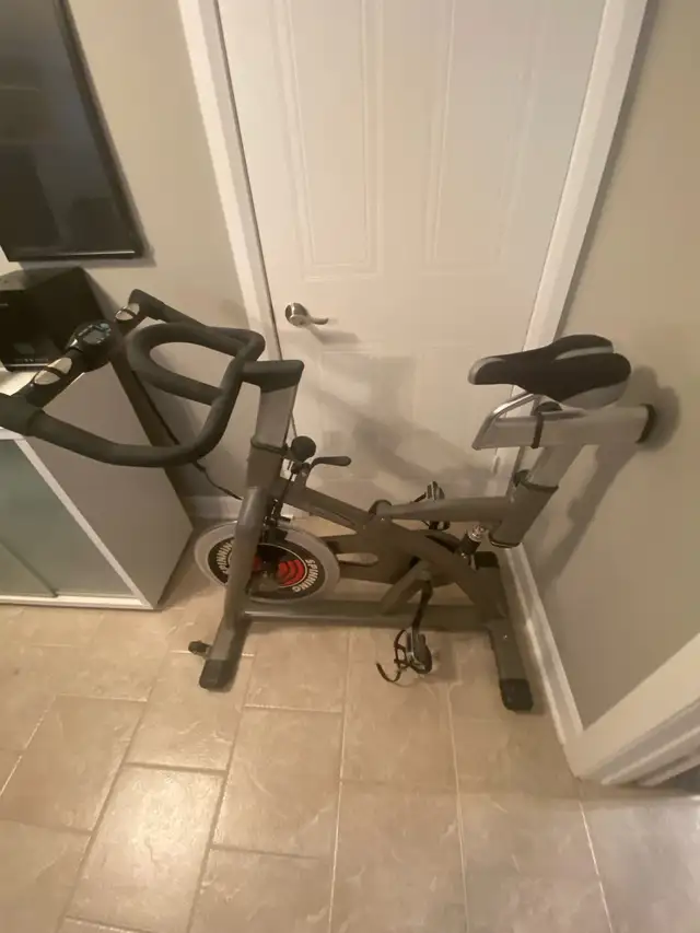 vélo stationnaire  in Exercise Equipment in Longueuil / South Shore - Image 7
