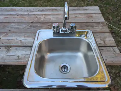 Lavabo + robinetterie / Sink + faucet, View more