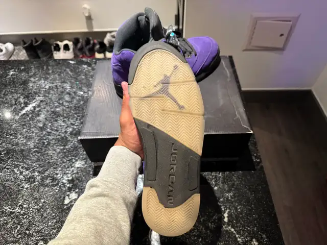 Jordan 5 Size 10.5M in Men's Shoes in Mississauga / Peel Region - Image 7