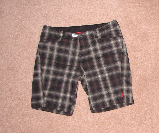 Shorts (lots of brand names) - sz 32,   Shirts - sz M in Men's in Strathcona County - Image 3