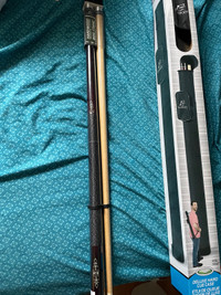 Brand new pool cue and case 